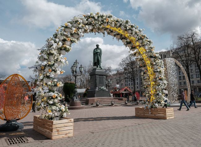 Памятник Александру Пушкину на Пушкинской площади в Москве Памятник Александру Пушкину на Пушкинской площади в Москве