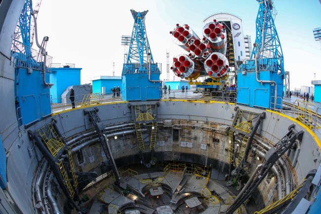 Вывоз ракеты Союз-2.1а с космическими аппаратами на стартовую площадку космодрома Восточный