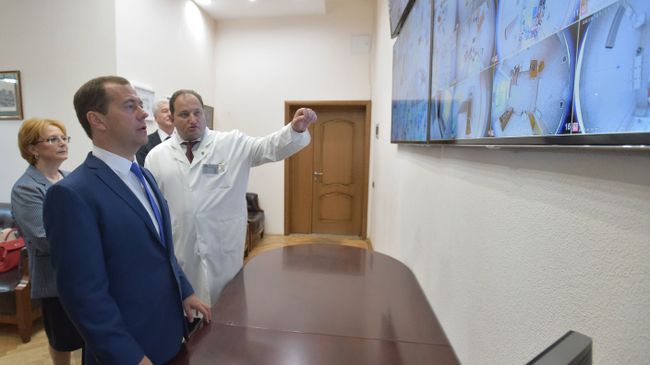 Премьер-министр РФ Д. Медведев посетил Морозовскую детскую городскую клиническую больницу Премьер-министр РФ Д. Медведев посетил Морозовскую детскую городскую клиническую больницу