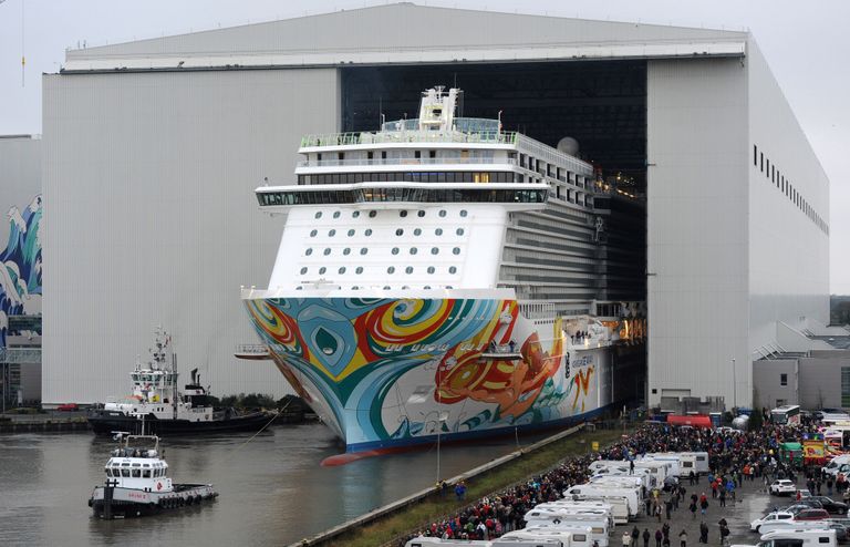 Спуску на воду лайнера для компании Norwegian Cruise Line Спуску на воду лайнера для компании Norwegian Cruise Line