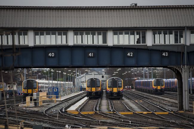 Поезда, на вокзале Clapham Junction