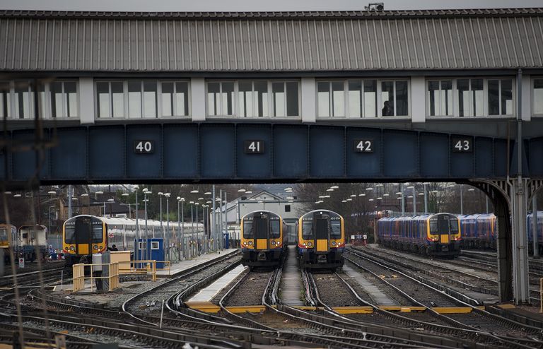 Поезда, на вокзале Clapham Junction
