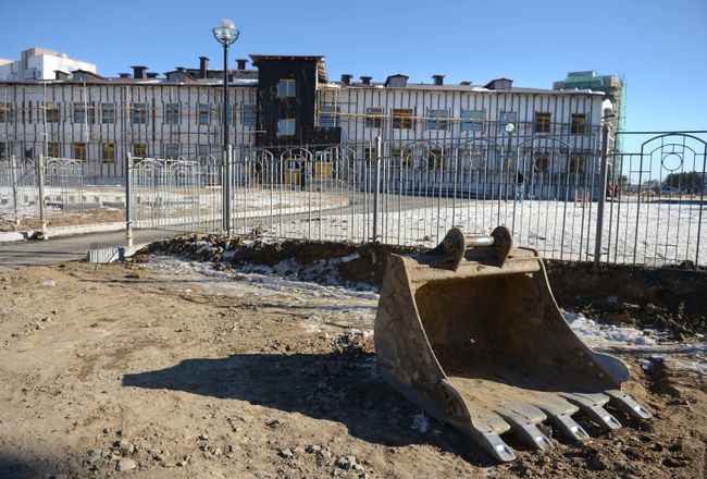 Административное здание в городе Циолковском - жилом комплексе для сотрудников космодрома Восточный