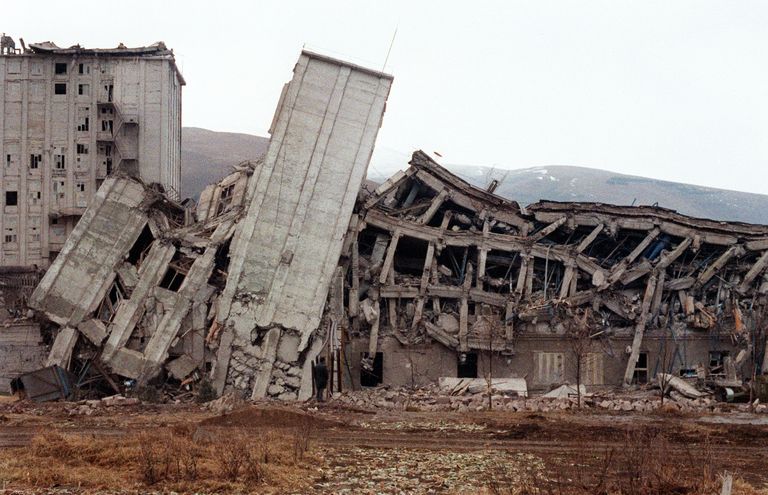 Дома, разрушенные землетрясением в Спитаке 7 декабря 1988 года Дома, разрушенные землетрясением в Спитаке 7 декабря 1988 года