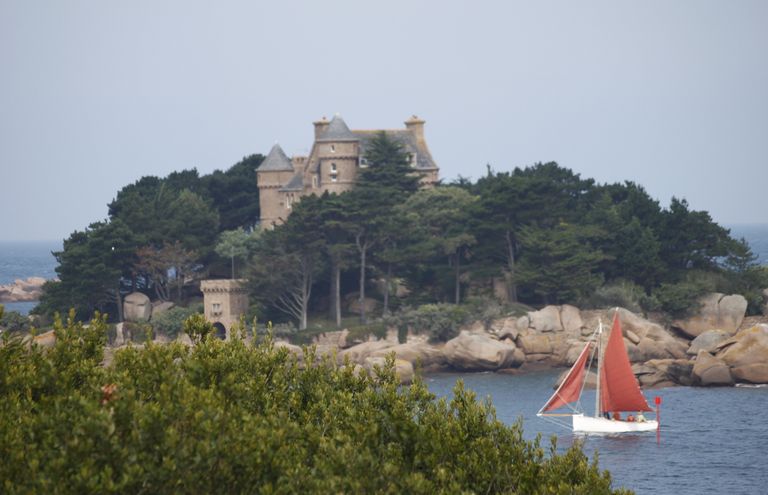 Замок Chateau de Costaeres Замок Chateau de Costaeres