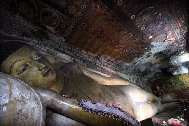 Золотой храм Дамбулла в Шри-Ланке