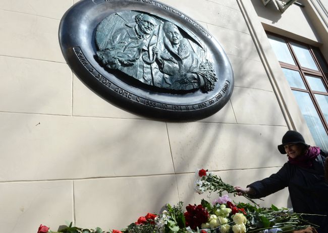 Открытие мемориальной доски Галине Вишневской и Мстиславу Ростроповичу