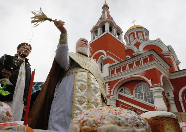 Освящение пасхальных куличей в храме Благовещения Пресвятой Богородицы