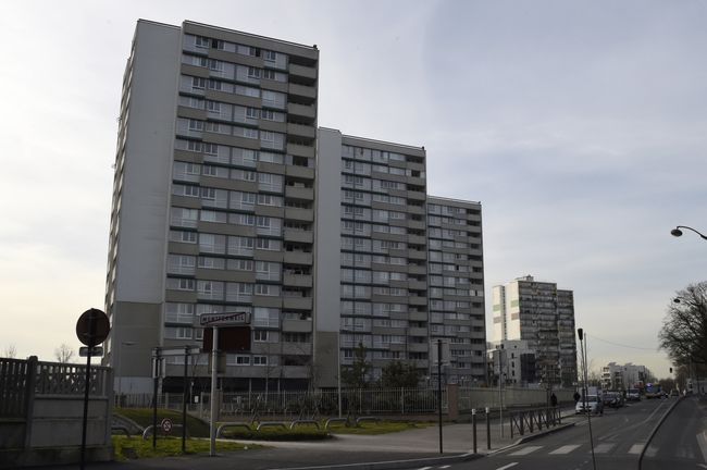 Пригород Парижа Клиши-Су-Буа Пригород Парижа Клиши-Су-Буа