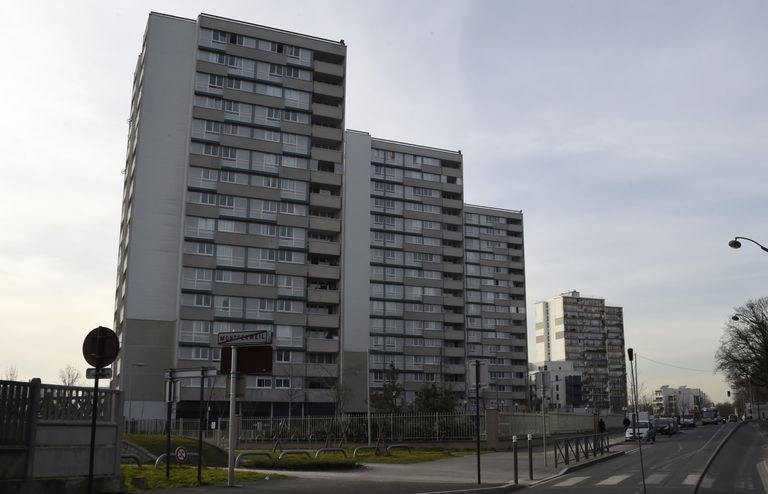 Пригород Парижа Клиши-Су-Буа Пригород Парижа Клиши-Су-Буа