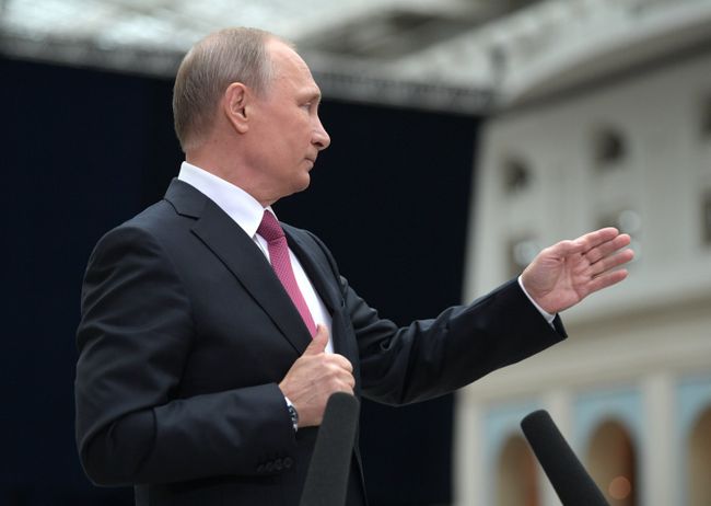 Президент РФ В. Путин ответил на вопросы журналистов