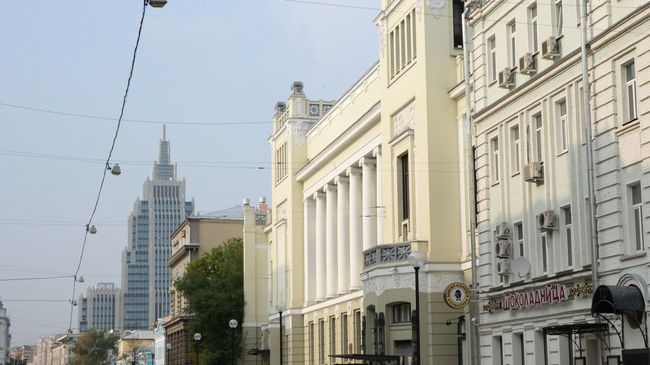 Здание театра Ленком на улице Малая Дмитровка в Москве