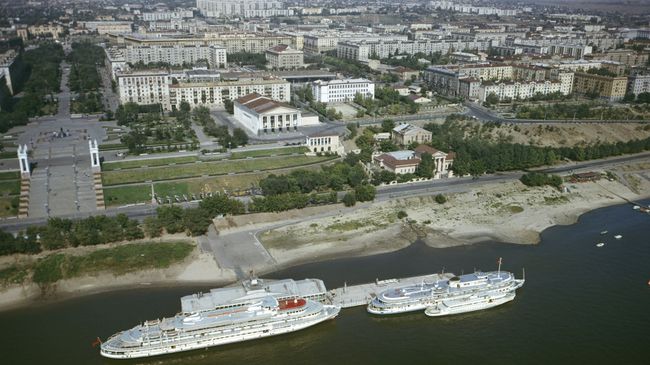 Вид на набережную города Волгограда Вид на набережную города Волгограда