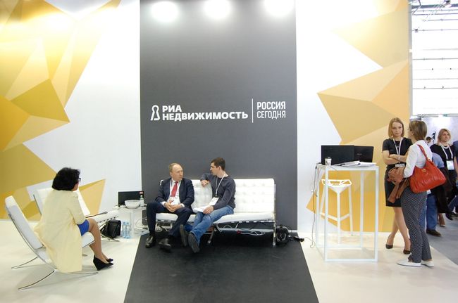 Московский урбанистический форум 2017: гости стенда РИА Недвижимость