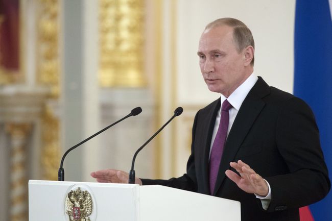 Президент России Владимир Путин выступает в Кремле на встрече с членами олимпийской сборной России Президент России Владимир Путин выступает в Кремле на встрече с членами олимпийской сборной России