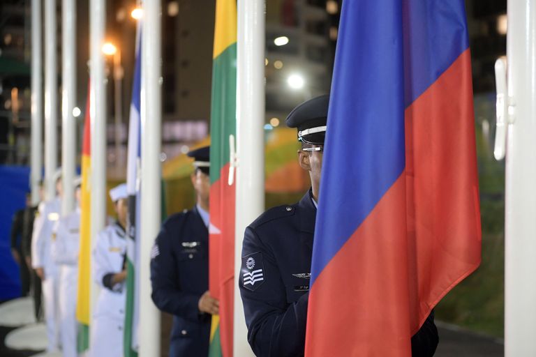 Церемония поднятия флагов в олимпийской деревне Церемония поднятия флагов в олимпийской деревне