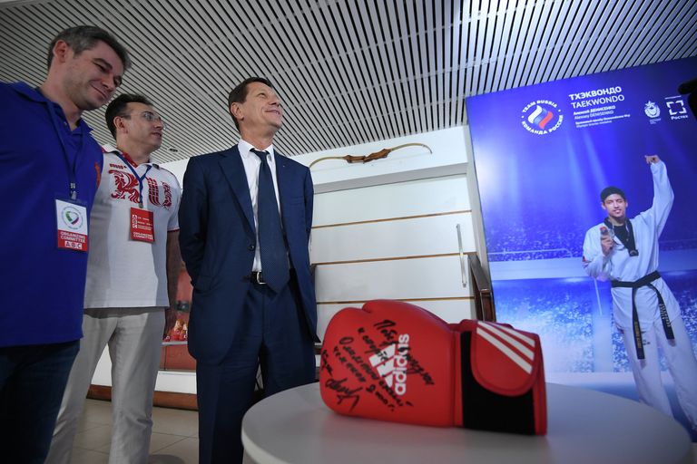 Президент ОКР Александр Жуков (справа) на церемонии открытия Дома болельщиков олимпийской сборной России в Рио-де-Жанейро Президент ОКР Александр Жуков (справа) на церемонии открытия Дома болельщиков олимпийской сборной России в Рио-де-Жанейро