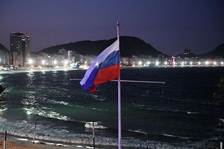 Поднятие российского флага на открытии Дома болельщиков олимпийской сборной России в Рио-де-Жанейро Поднятие российского флага на открытии Дома болельщиков олимпийской сборной России в Рио-де-Жанейро
