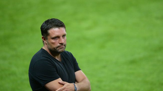 Главный тренер ФК Локомотив Игорь Черевченко Главный тренер ФК Локомотив Игорь Черевченко