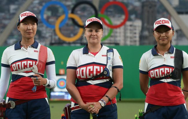 Спортсменки сборной России Инна Степанова, Ксения Перова, Туяна Дашидоржиева (слева направо) Спортсменки сборной России Инна Степанова, Ксения Перова, Туяна Дашидоржиева (слева направо)
