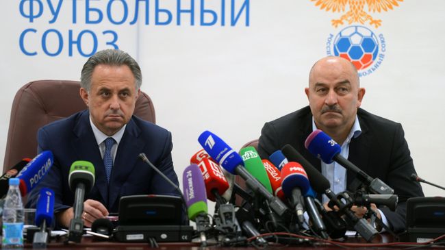 Министр спорта РФ, президент РФС Виталий Мутко (слева) и футбольный тренер Станислав Черчесов Министр спорта РФ, президент РФС Виталий Мутко (слева) и футбольный тренер Станислав Черчесов