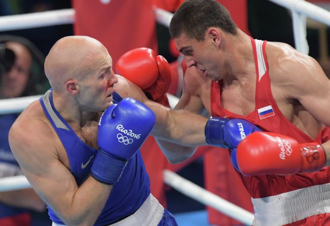 Справа налево: Евгений Тищенко (Россия) и Василий Левит (Казахстан)