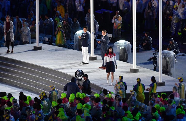 Елена Исинбаева представлена в качестве члена МОК в ходе церемонии закрытия Олимпийских игр 2016 года в Рио-де-Жанейро Елена Исинбаева представлена в качестве члена МОК в ходе церемонии закрытия Олимпийских игр 2016 года в Рио-де-Жанейро