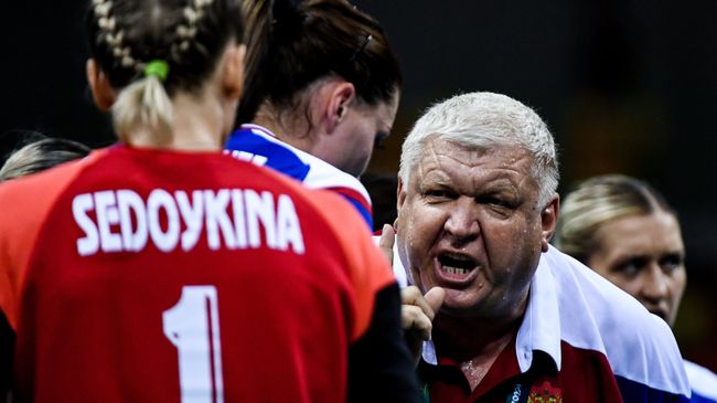 Игрок сборной России Анна Седойкина и главный тренер женской сборной России по гандболу Евгений Трефилов Игрок сборной России Анна Седойкина и главный тренер женской сборной России по гандболу Евгений Трефилов
