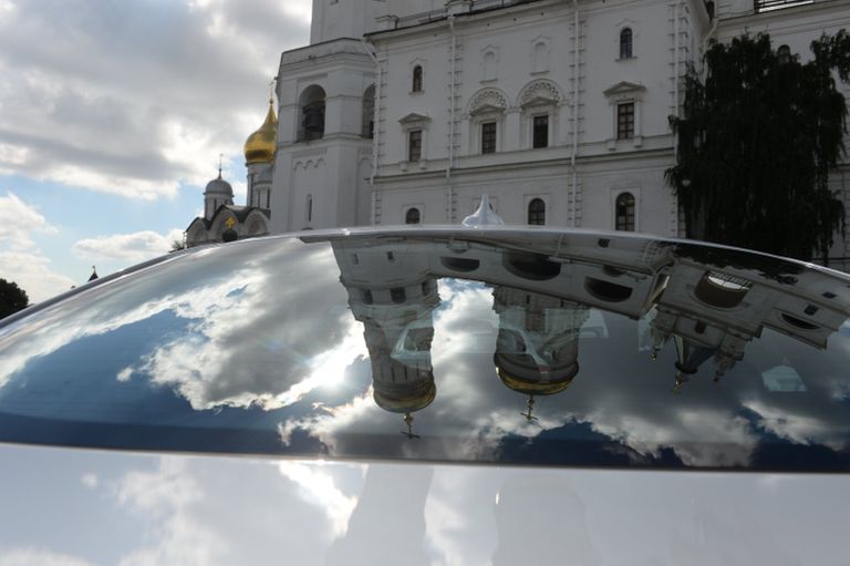 Церемония вручения премьер-министром РФ Д. Медведевым автомобилей российским спортсменам - победителям и призерам Игр XXXI Олимпиады в Рио-де-Жанейро Церемония вручения премьер-министром РФ Д. Медведевым автомобилей российским спортсменам - победителям и призерам Игр XXXI Олимпиады в Рио-де-Жанейро
