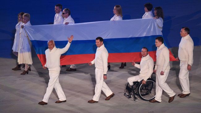 Владимир Спиваков, Алексей Немов, Владимир Киселев, Петр Буйлов (слева направо на первом плане) Владимир Спиваков, Алексей Немов, Владимир Киселев, Петр Буйлов (слева направо на первом плане)