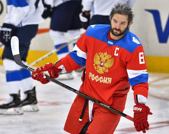 Нападающий сборной России Александр Овечкин Нападающий сборной России Александр Овечкин