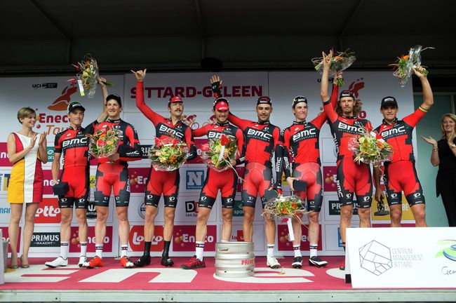 BMC Racing после победы на этапе многодневки Энеко Тур