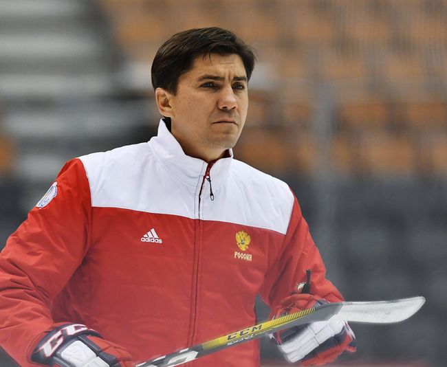 Тренер сборной России Игорь Никитин на тренировке