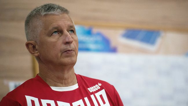 Главный тренер сборной России по прыжкам на батуте Николай Макаров