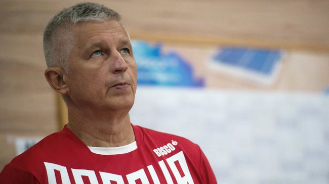 Главный тренер сборной России по прыжкам на батуте Николай Макаров Главный тренер сборной России по прыжкам на батуте Николай Макаров