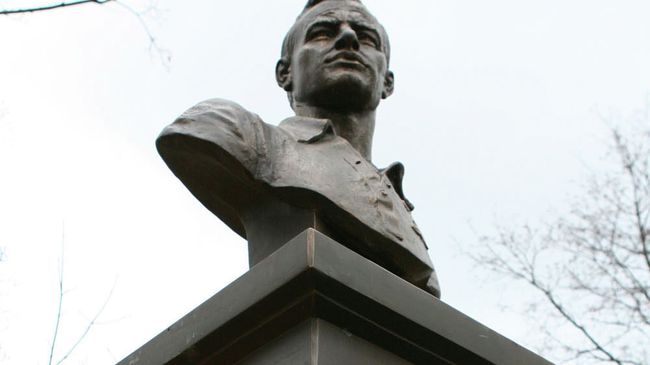 Бюст Льва Яшина Бюст Льва Яшина