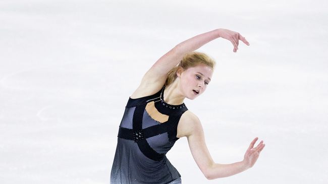 Серафима Саханович выступает с произвольной программой на Skate America