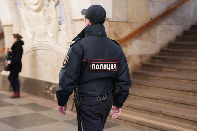 Сотрудник полиции в Московском метрополитене Сотрудник полиции в Московском метрополитене