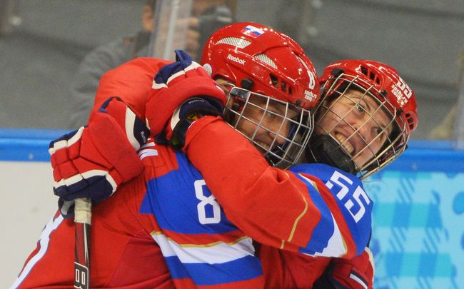 Хоккеистки сборной России Ия Гаврилова (слева) и Галина Скиба Хоккеистки сборной России Ия Гаврилова (слева) и Галина Скиба