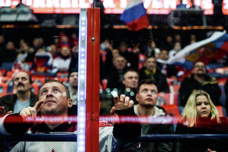 Зрители во время матча первого этапа Еврохоккейтура 2016/17 Кубок Карьяла между сборными командами Чехии и России