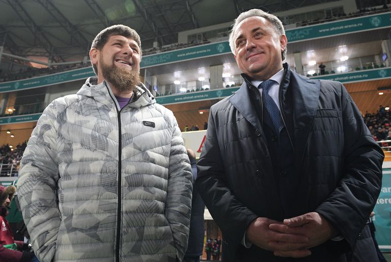 Глава Чеченской Республики Рамзан Кадыров (слева) и заместитель председателя правительства РФ, президент Российского футбольного союза Виталий Мутко Глава Чеченской Республики Рамзан Кадыров (слева) и заместитель председателя правительства РФ, президент Российского футбольного союза Виталий Мутко