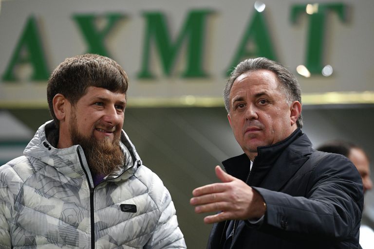 Глава Чеченской Республики Рамзан Кадыров (слева) и заместитель председателя правительства РФ, президент Российского футбольного союза Виталий Мутко Глава Чеченской Республики Рамзан Кадыров (слева) и заместитель председателя правительства РФ, президент Российского футбольного союза Виталий Мутко