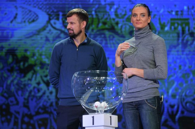Сергей Семак и Елена Исинбаева во время репетиции жеребьевки Кубка конфедераций-2017 Сергей Семак и Елена Исинбаева во время репетиции жеребьевки Кубка конфедераций-2017
