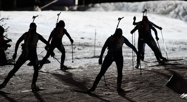 Спортсменки на дистанции Спортсменки на дистанции