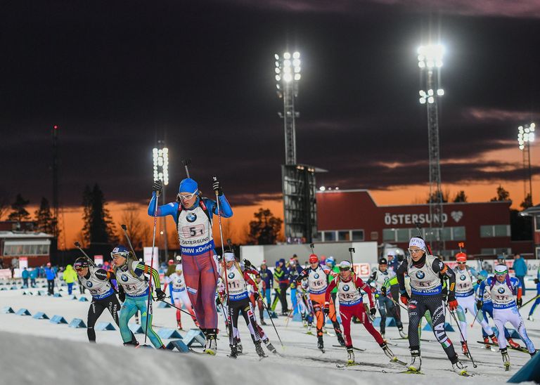 Спортсменки на дистанции Спортсменки на дистанции