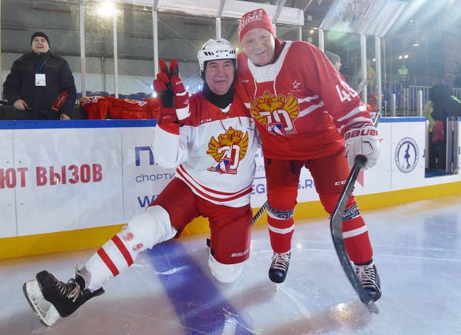 Музыкант Игорь Бутман и Александр Кожевников (справа налево) Музыкант Игорь Бутман и Александр Кожевников (справа налево)