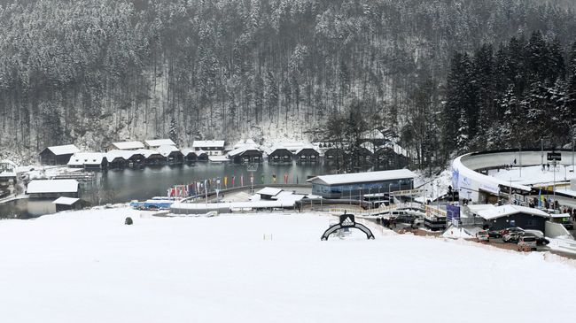 Санно-бобслейная трасса в немецком Кенигзее Санно-бобслейная трасса в немецком Кенигзее