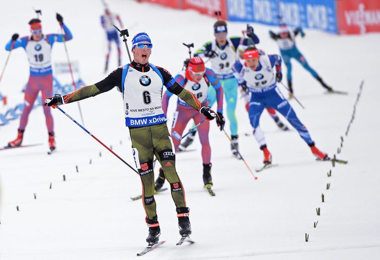 В центре: Симон Шемпп В центре: Симон Шемпп