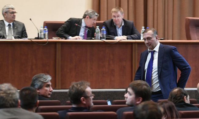 Алексей Власенко (справа)