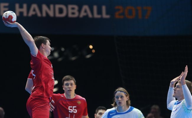 Гандболист сборной России Дмитрий Житников (слева)